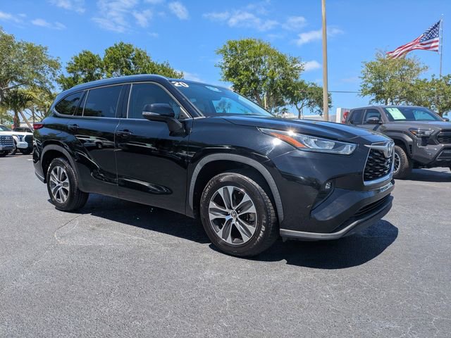 Used 2020 Toyota Highlander XLE image 2