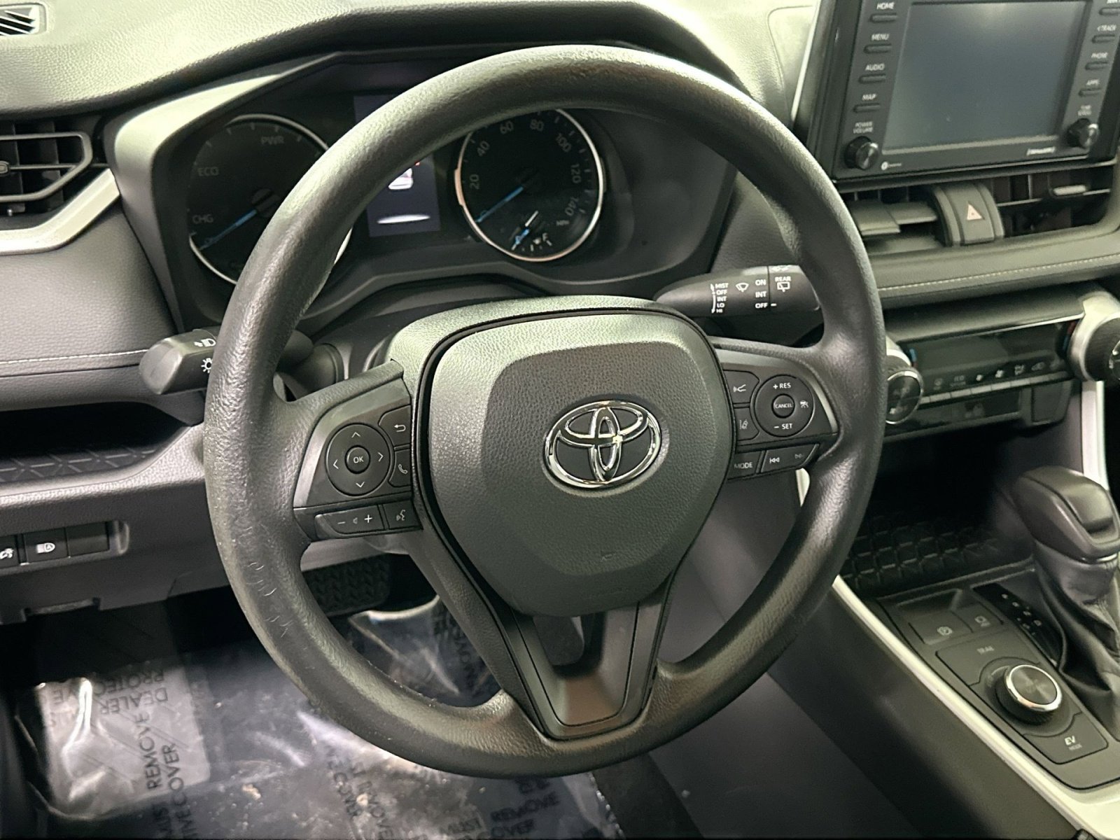 Used 2020 Toyota RAV4 LE image 18