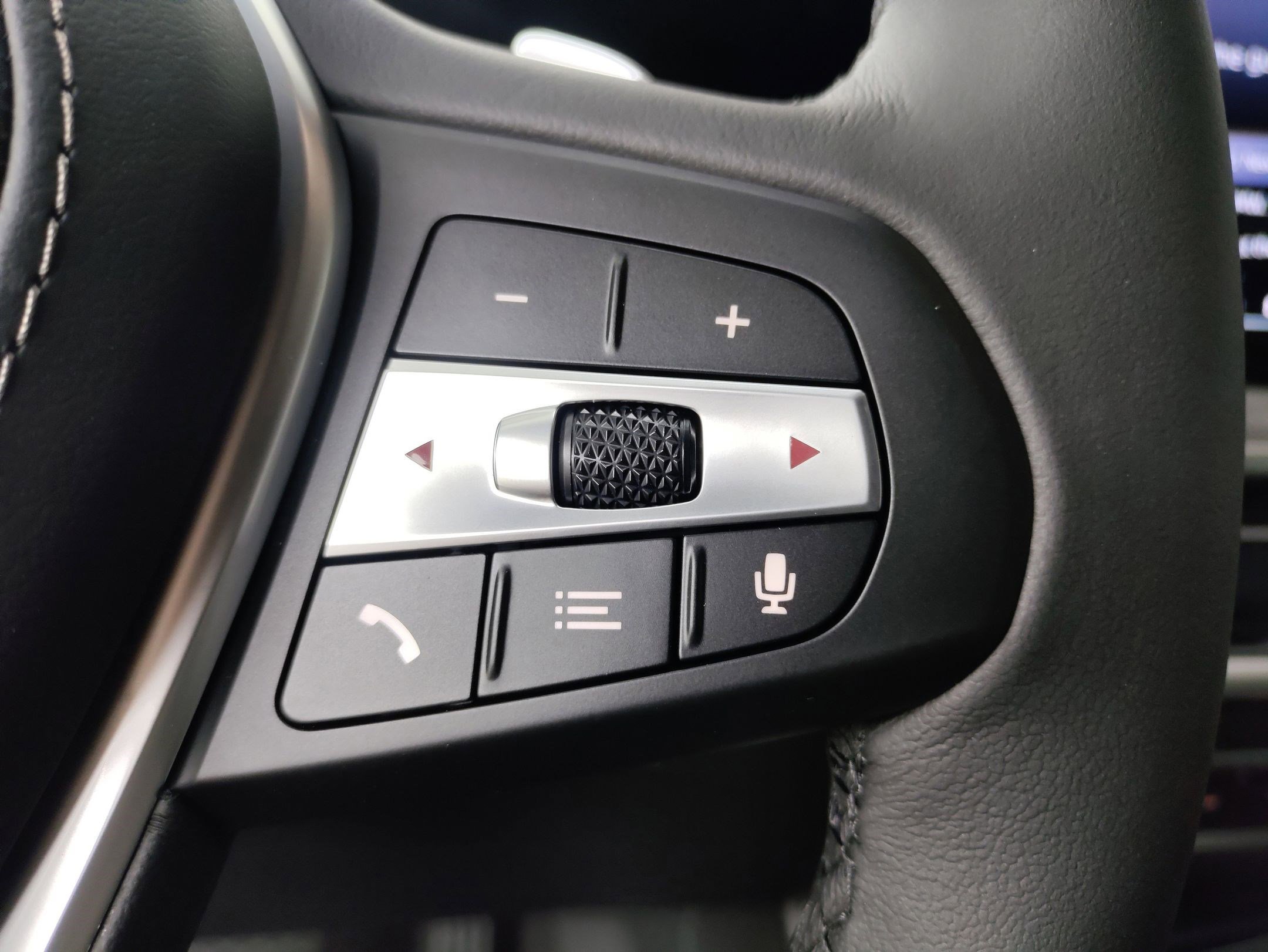 Used 2026 BMW X5 sDrive40i w/ Parking Assistance Package image 17