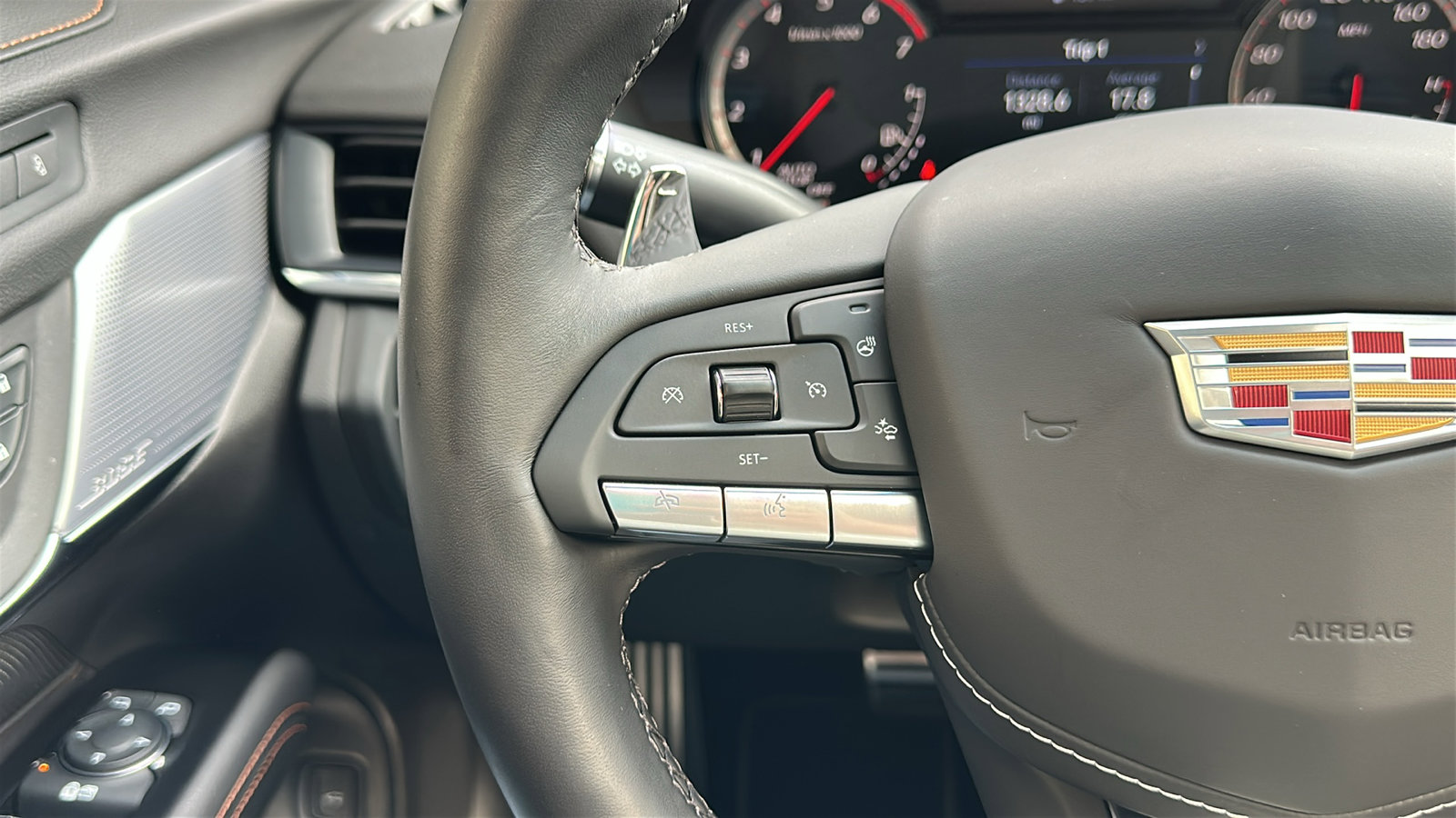 Used 2025 Cadillac CT4 V w/ LPO, ONYX Package image 16