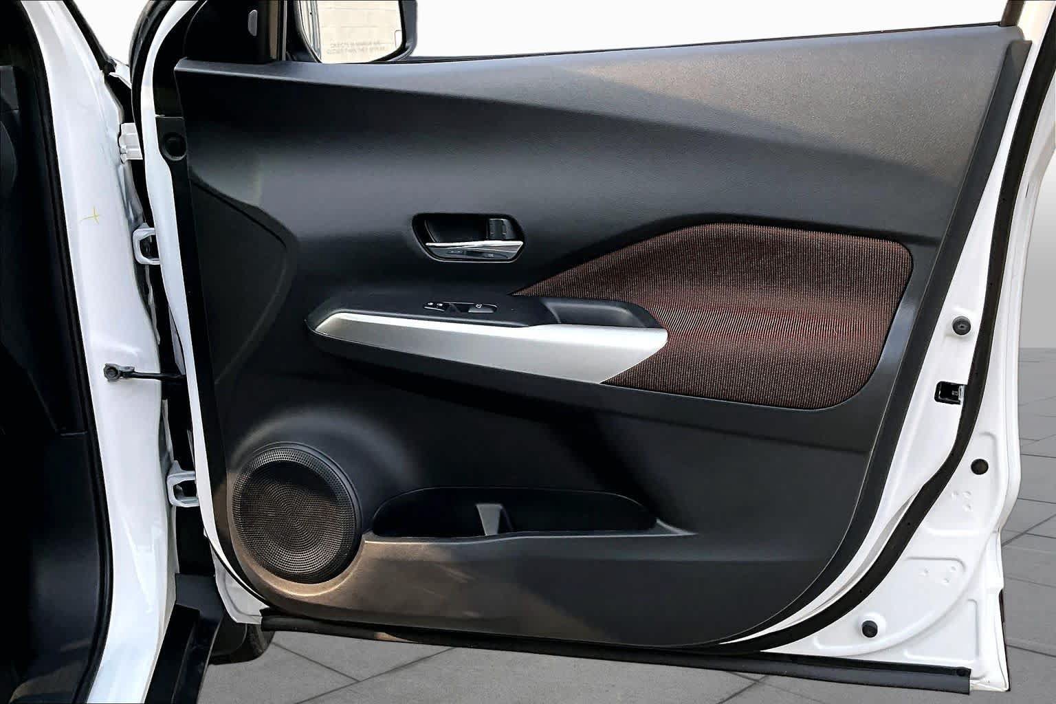 Certified 2020 Nissan Kicks SR FWD image 21