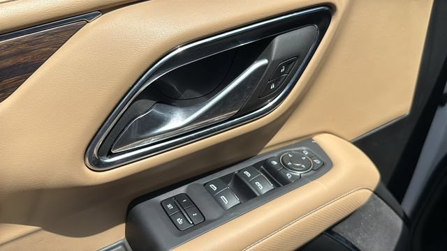 Used 2024 Chevrolet Suburban Premier RWD image 18