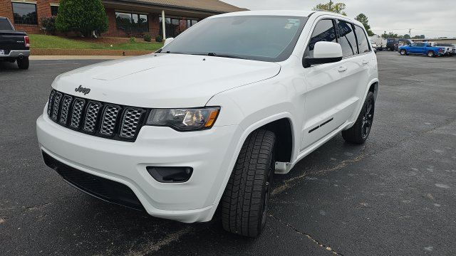 Used 2020 Jeep Grand Cherokee Altitude RWD image 32
