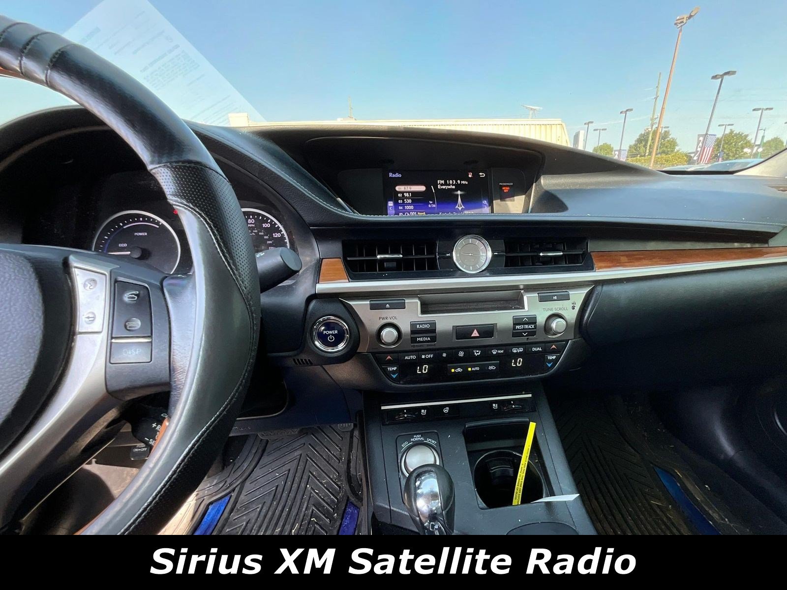 Used 2015 Lexus ES 300h w/ Premium Package w/Bamboo Trim FWD image 9