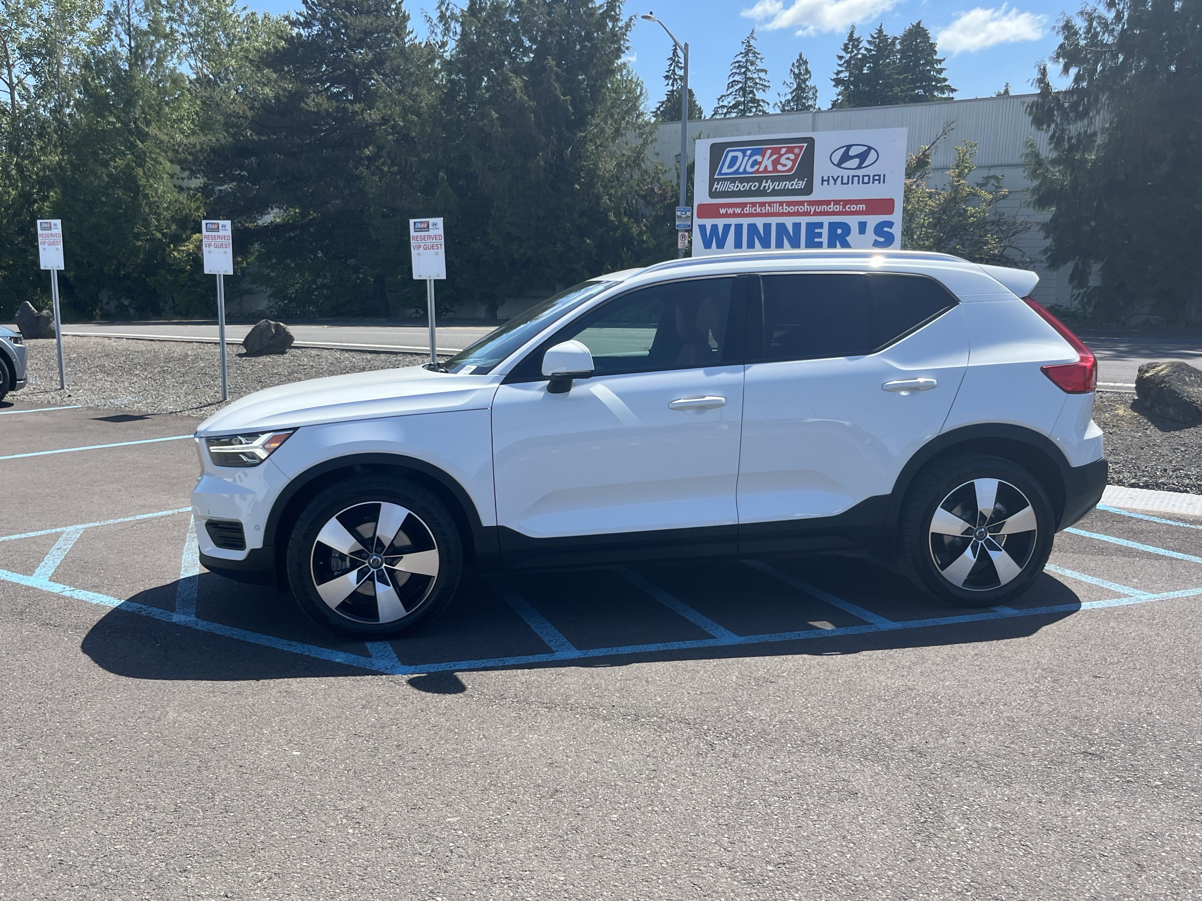 Used 2019 Volvo XC40 T5 Momentum AWD/4WD image 2
