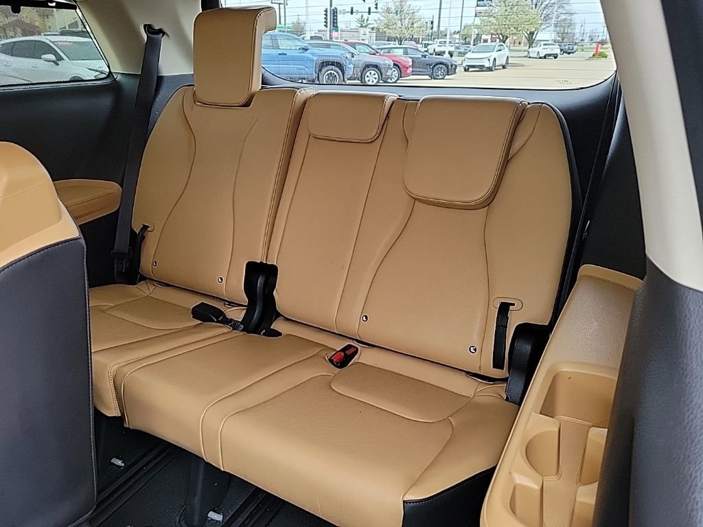 Used 2024 Kia Carnival EX image 13