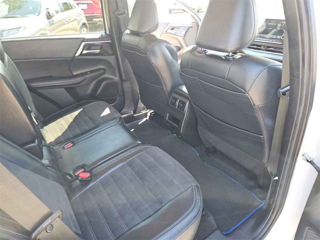 Used 2023 Mitsubishi Outlander SE image 29