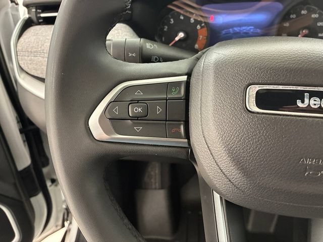 Used 2024 Jeep Compass Latitude AWD/4WD image 23