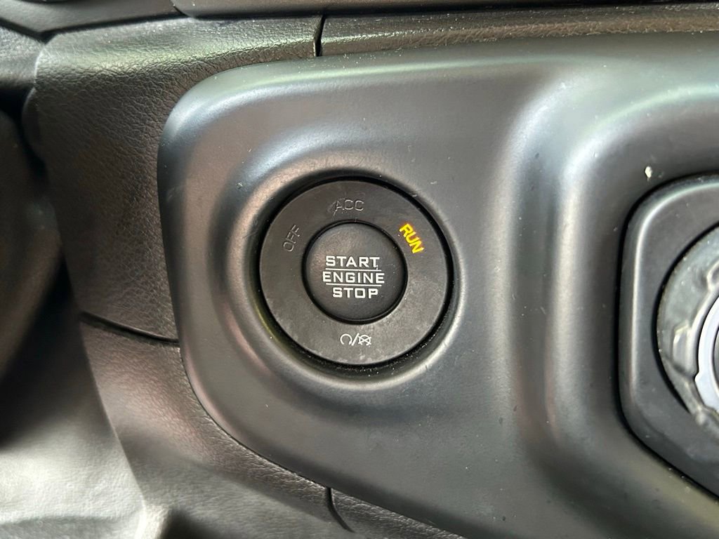 Used 2018 Jeep Wrangler Unlimited Sahara AWD/4WD image 26