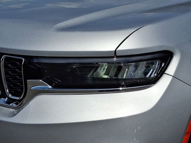 Used 2024 Jeep Grand Cherokee Limited 4xe AWD/4WD image 9