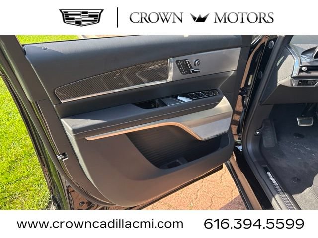 New 2027 Cadillac Vistiq Sport w/ LPO, Floor Liner Package AWD/4WD image 18