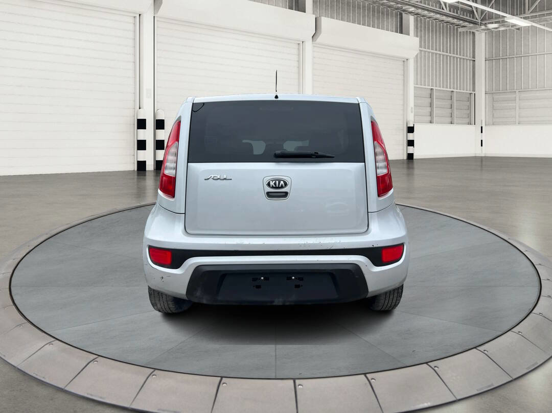 Used 2013 Kia Soul FWD image 4