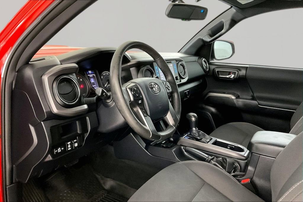 Used 2017 Toyota Tacoma TRD Sport w/ Tow Package (A/T) AWD/4WD image 16