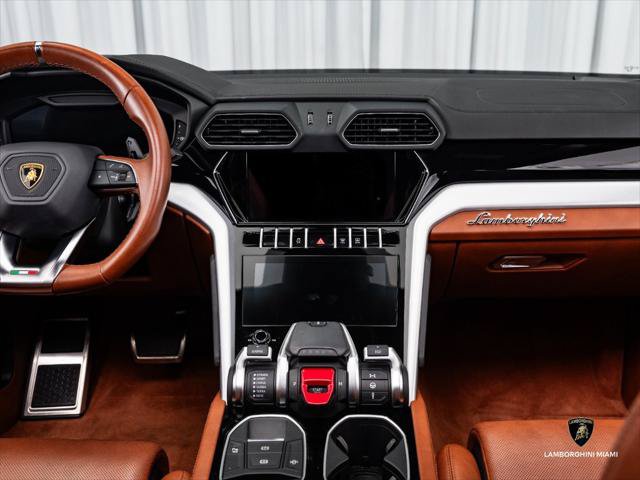 Used 2021 Lamborghini Urus AWD/4WD image 33