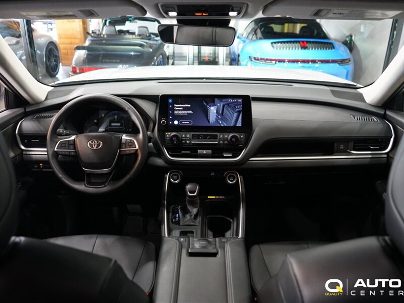 Used 2025 Toyota Grand Highlander AWD image 14