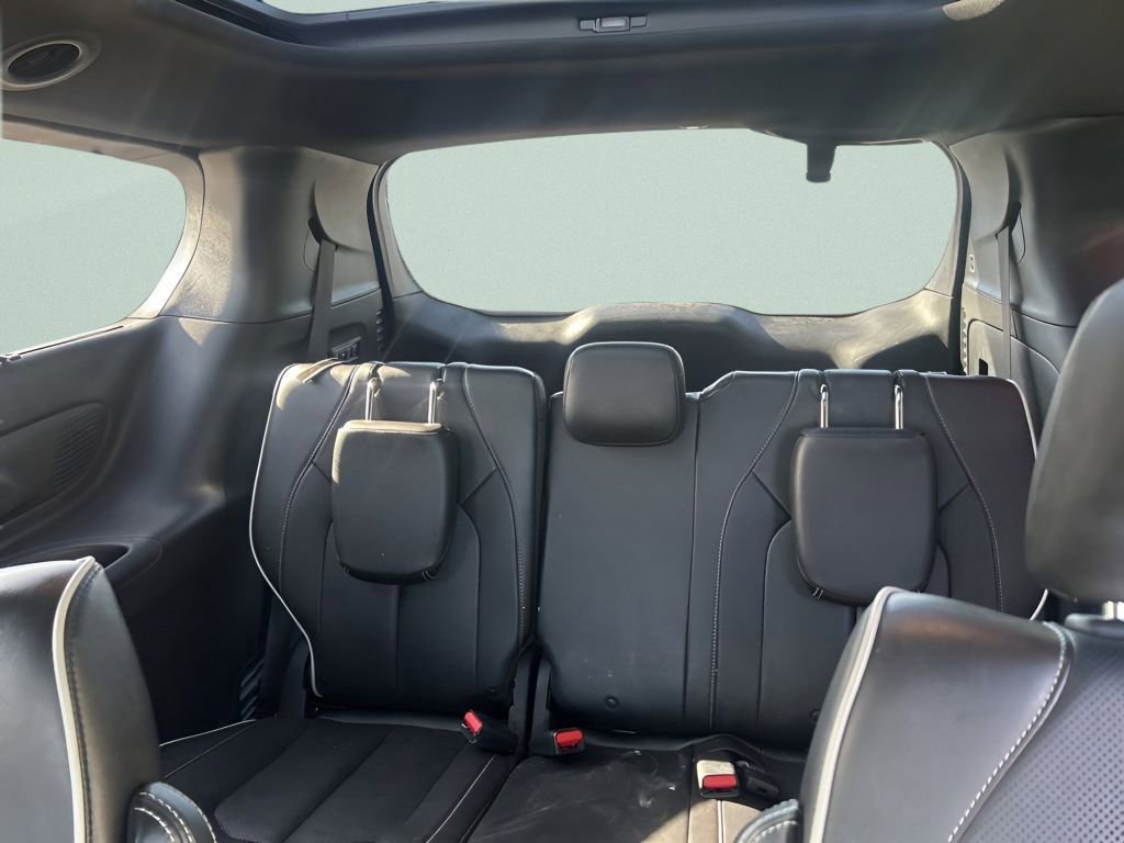 Used 2020 Chrysler Pacifica Limited w/ S Appearance Package image 18