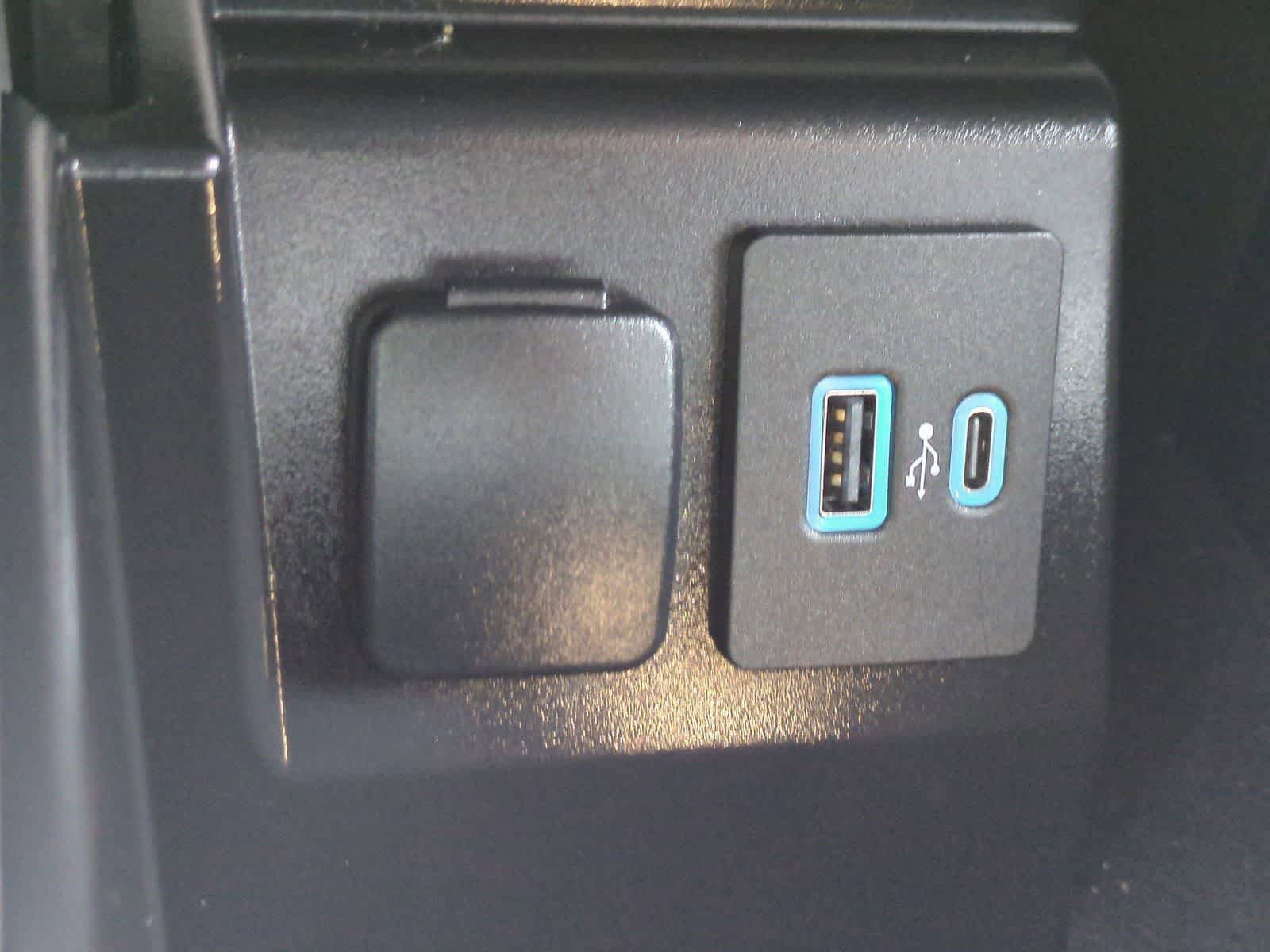 Used 2024 Ford Explorer XLT w/ Equipment Group 202A AWD/4WD image 30
