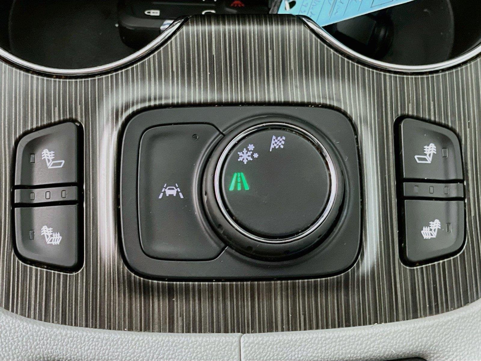 Used 2021 GMC Acadia SLT w/ LPO, Floor Liner Package FWD image 24