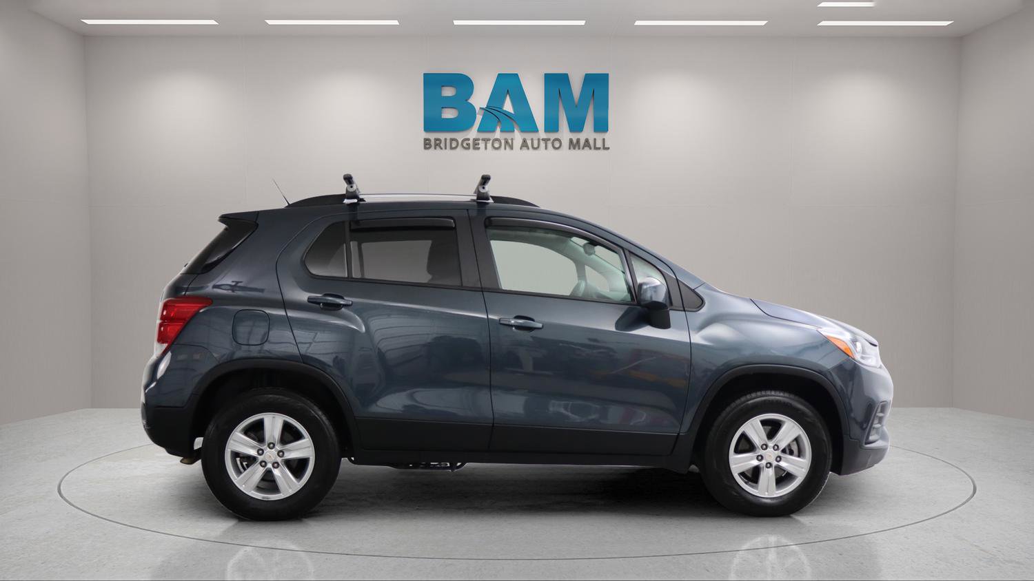 Used 2022 Chevrolet Trax LT w/ LT Convenience Package image 14