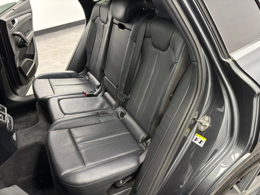 Used 2018 Audi SQ5 Premium Plus w/ Navigation Package image 38