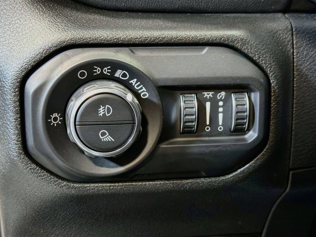Used 2021 Jeep Gladiator Overland w/ Popular Equipment Package AWD/4WD image 12