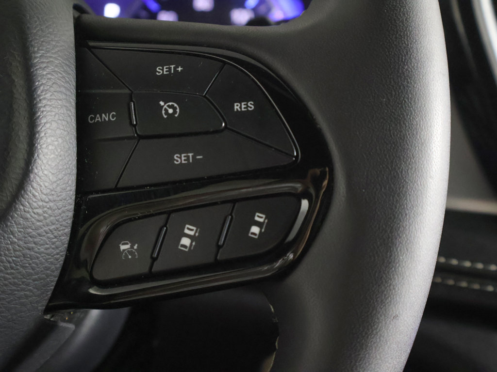 Used 2025 Chrysler Pacifica Limited FWD image 42