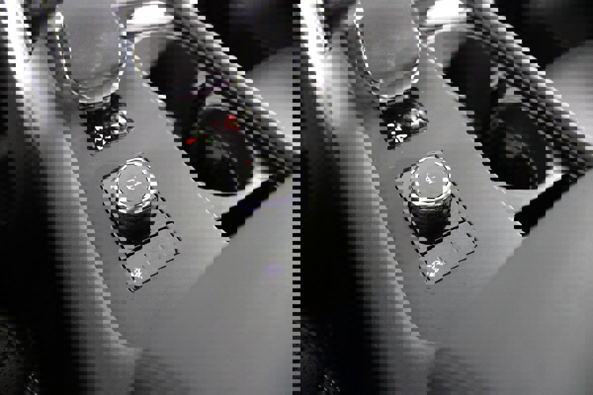 Used 2022 Land Rover Discovery S image 23