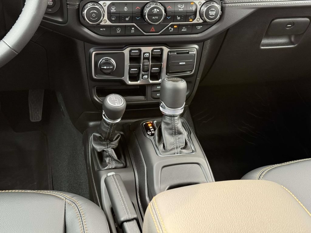 New 2026 Jeep Gladiator Sport AWD/4WD image 22