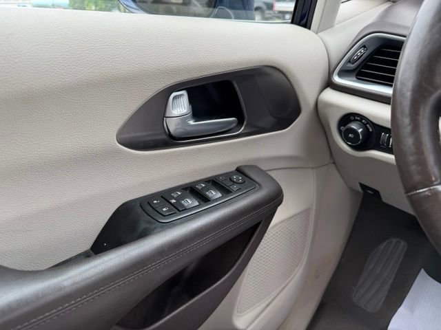 Used 2017 Chrysler Pacifica Touring-L Plus w/ Advanced Safetytec Group FWD image 23