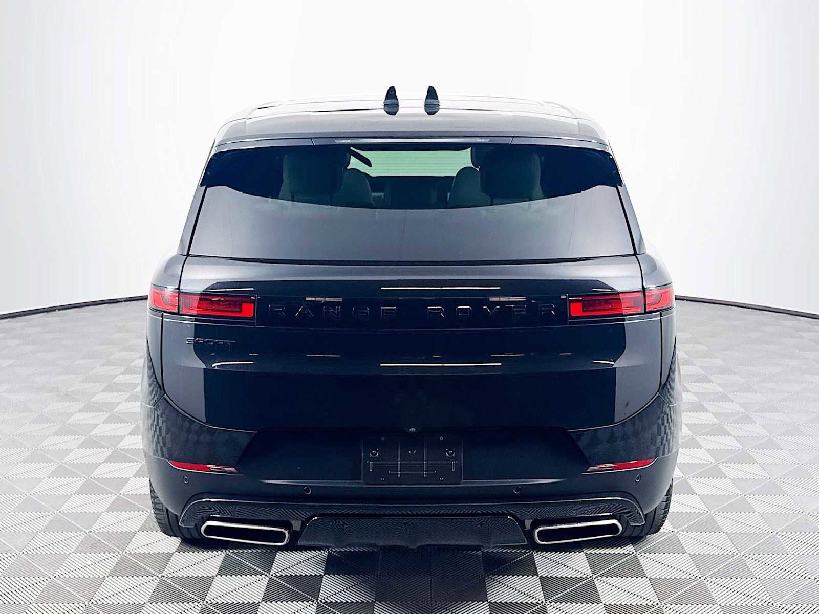 Used 2024 Land Rover Range Rover Sport SE image 6