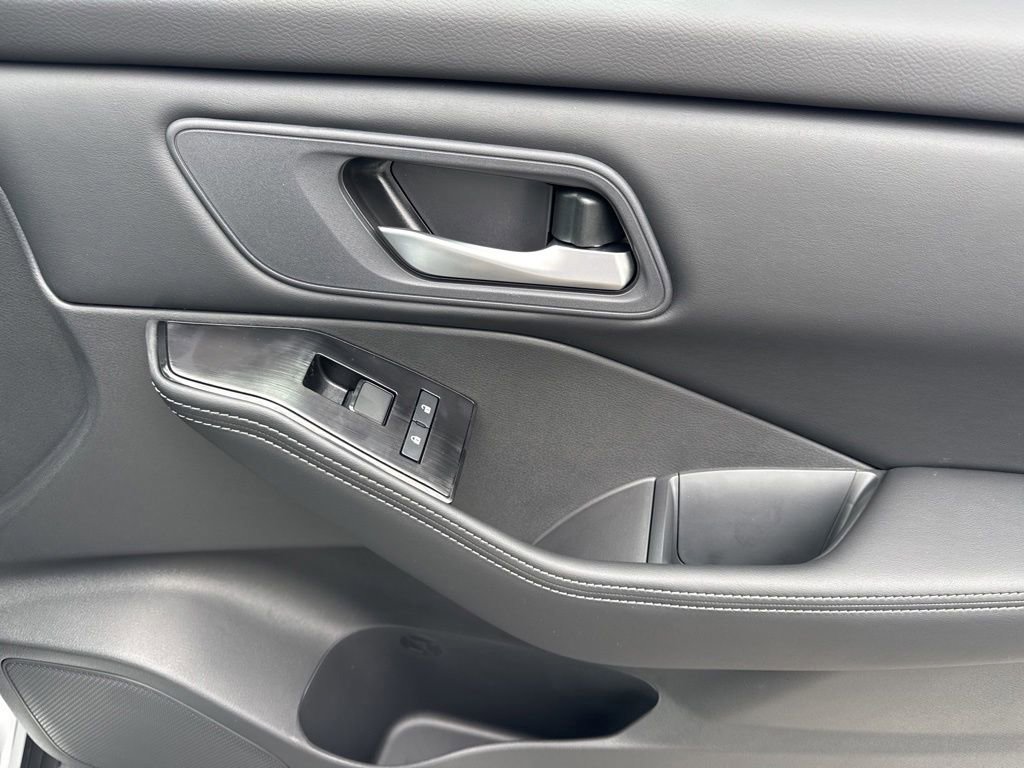 New 2026 Nissan Rogue SV FWD image 17
