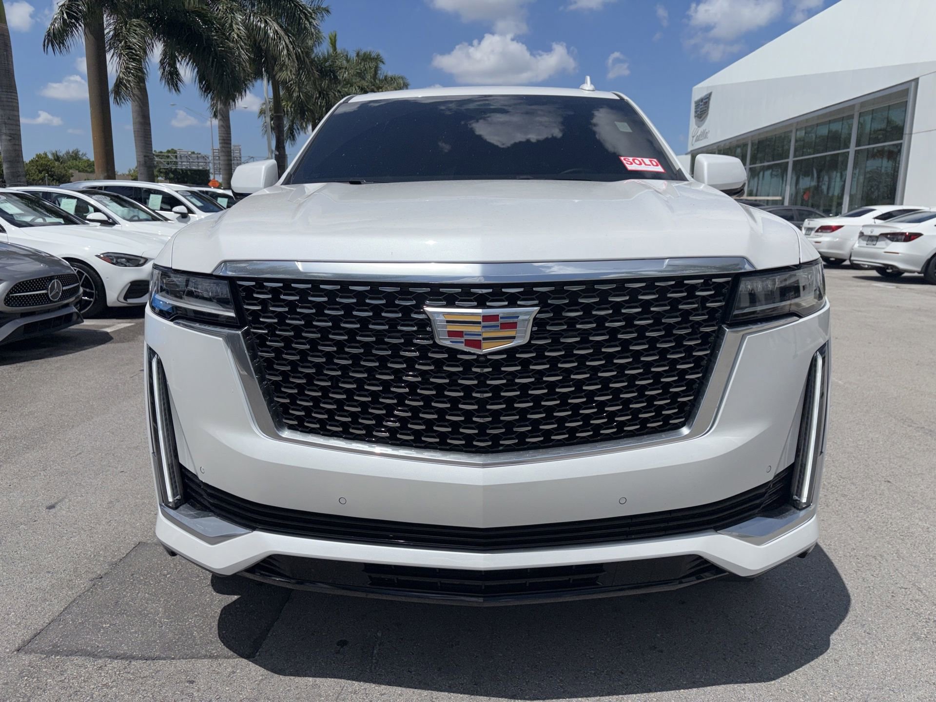 Used 2024 Cadillac Escalade Luxury RWD image 1