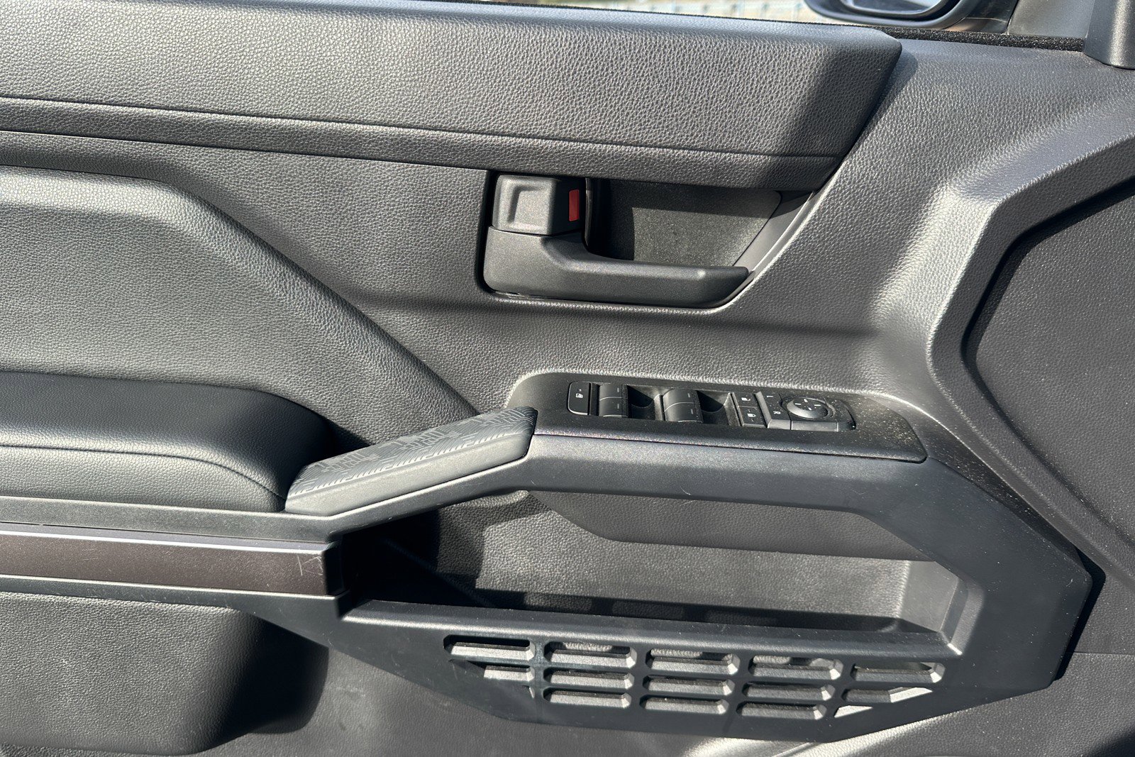 Used 2025 Toyota 4Runner SR5 image 15