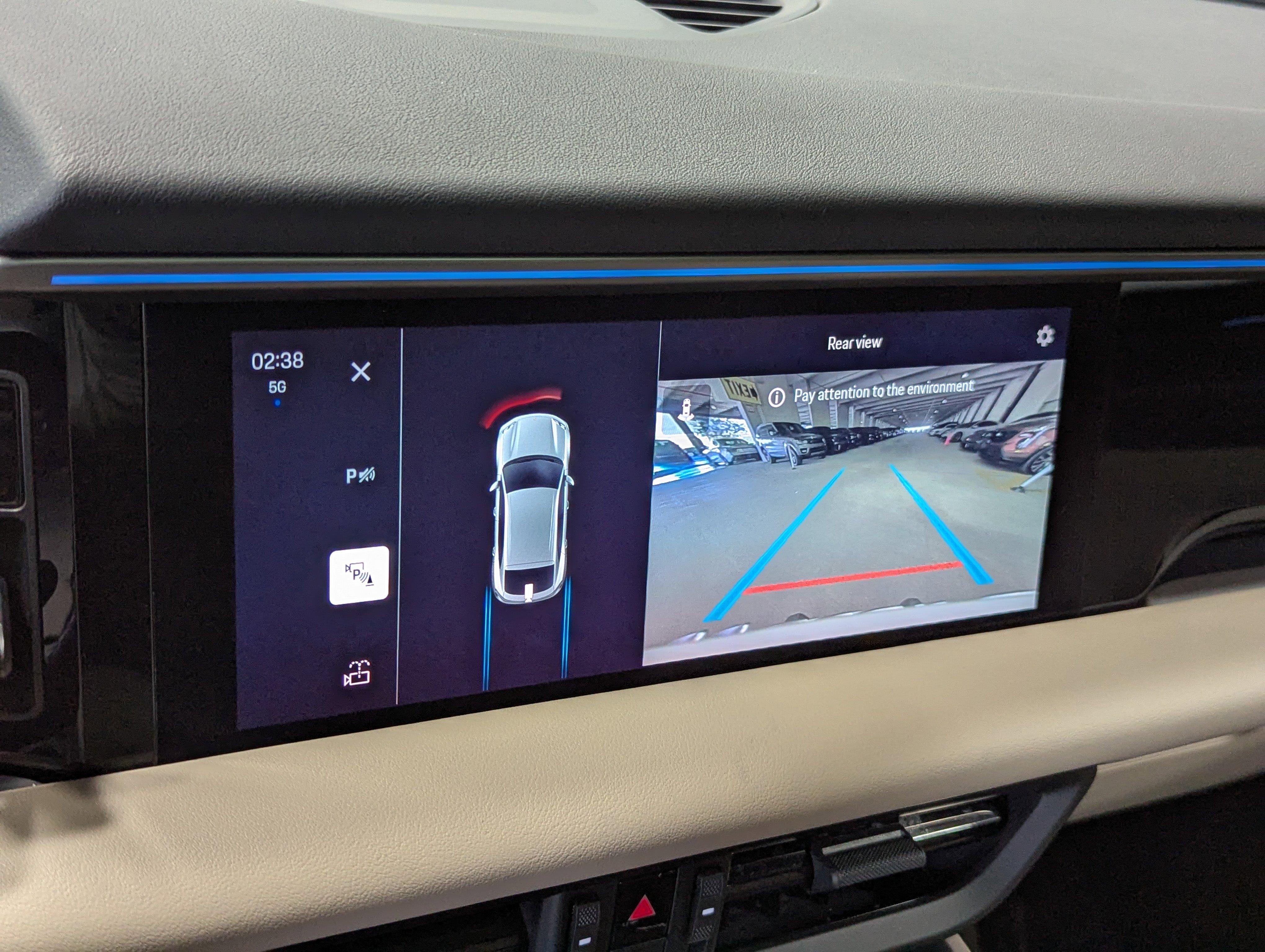 Certified 2025 Porsche Macan 4 Electric image 33