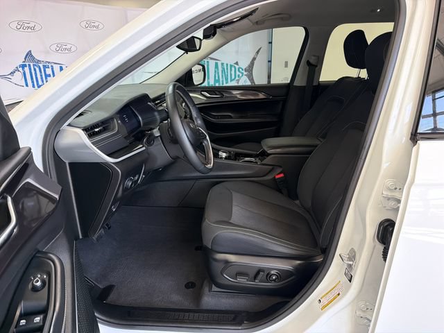 Used 2021 Jeep Grand Cherokee L Laredo w/ Luxury Tech Group I RWD image 9