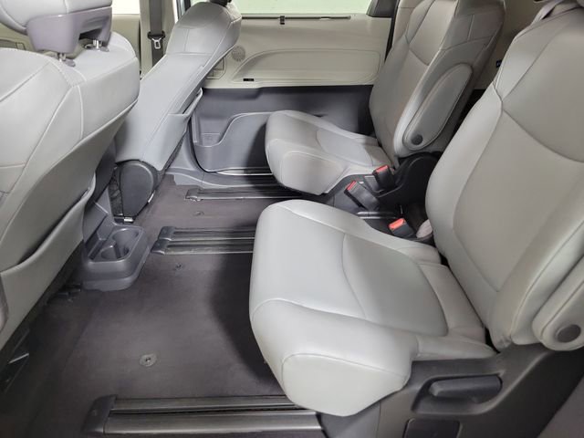 Used 2024 Toyota Sienna XLE FWD image 12