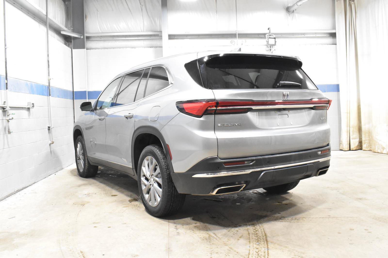 Used 2025 Buick Enclave Preferred image 23