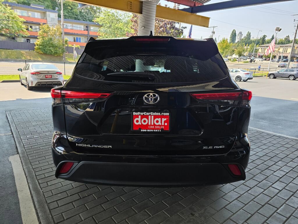 Used 2023 Toyota Highlander XLE image 4