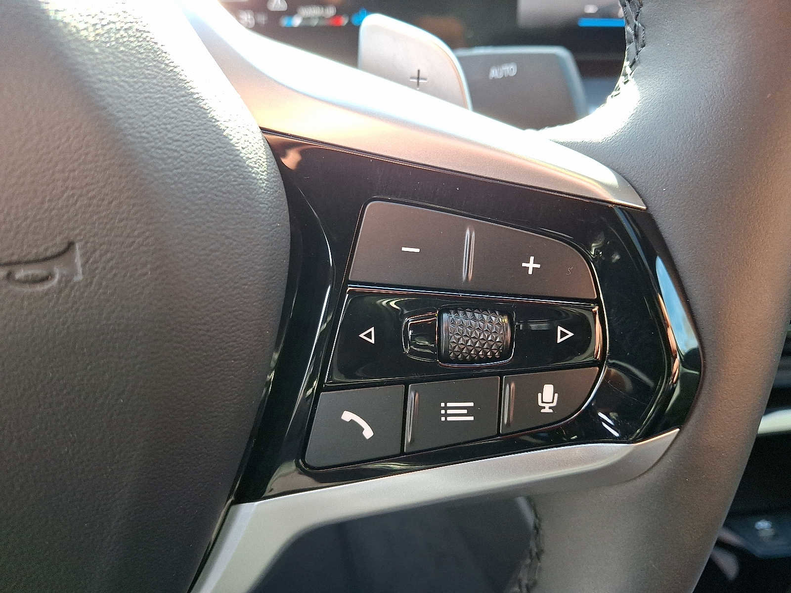 Used 2025 BMW 330i xDrive Sedan w/ M Sport Package image 23