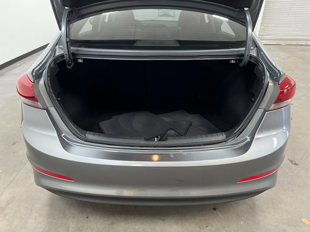 Used 2017 Hyundai Elantra SE image 26