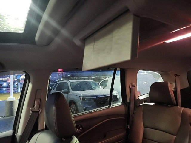 Used 2016 Honda Pilot Touring image 23