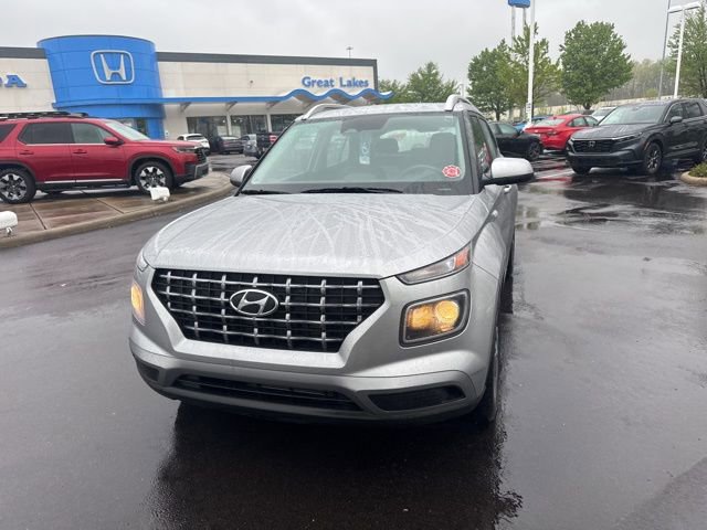 Used 2023 Hyundai Venue SEL w/ Cargo Package FWD image 2