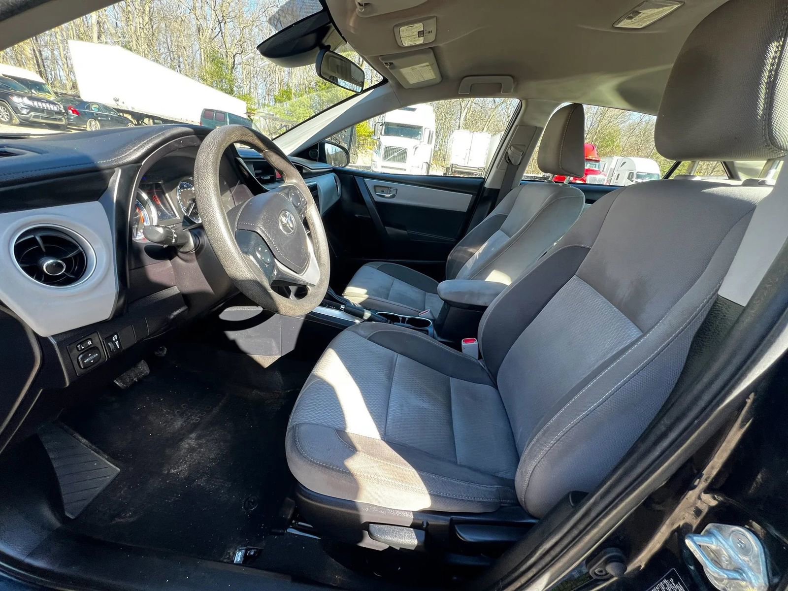 Used 2019 Toyota Corolla LE image 8