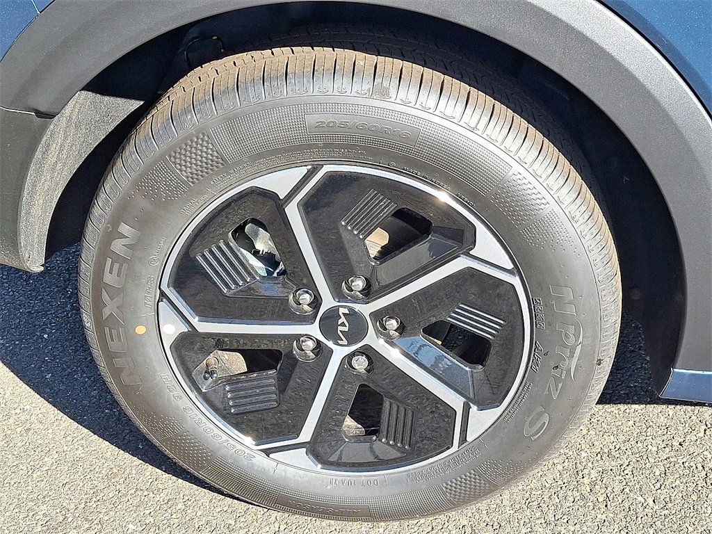 New 2025 Kia Niro EX image 5