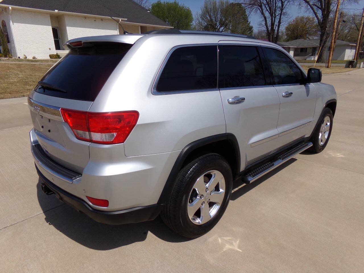 Used 2011 Jeep Grand Cherokee Limited RWD image 39