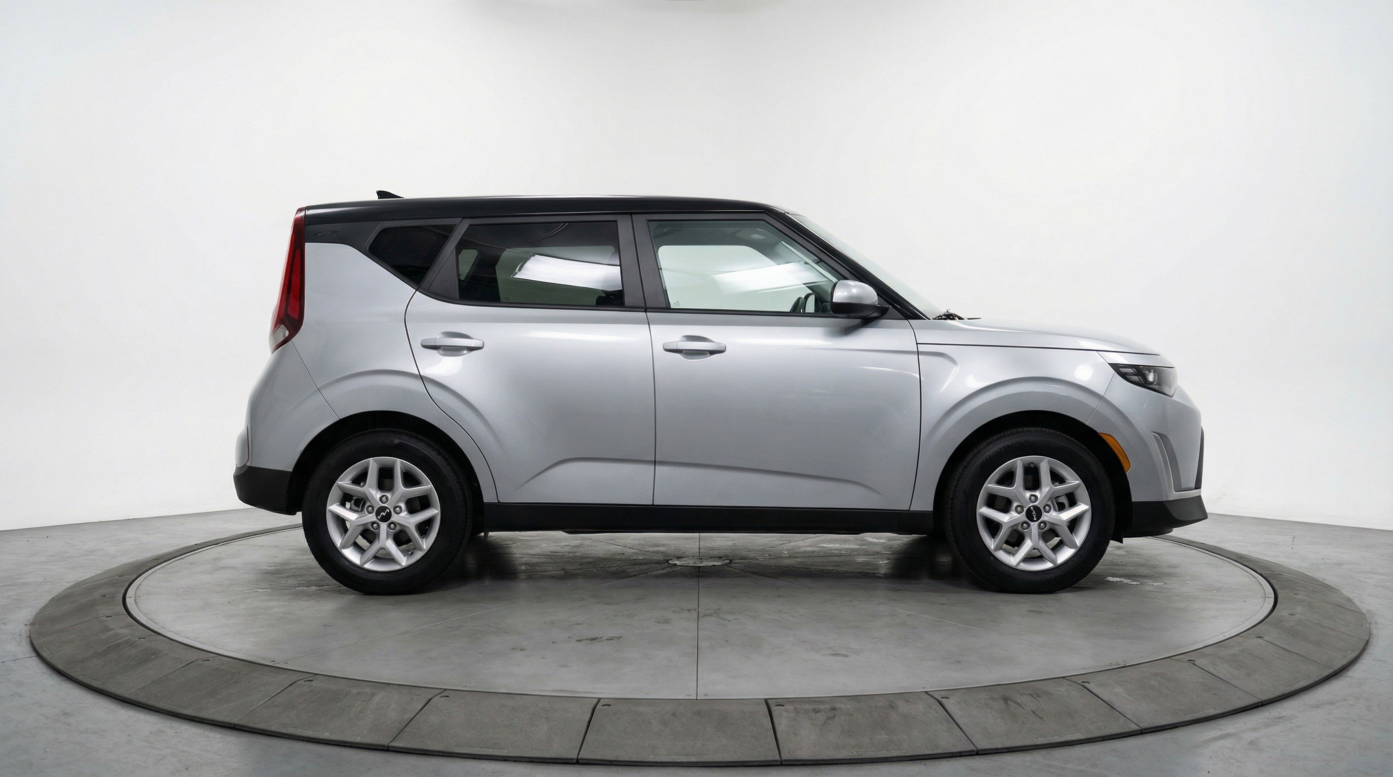 Used 2025 Kia Soul LX w/ LX Technology Package image 11