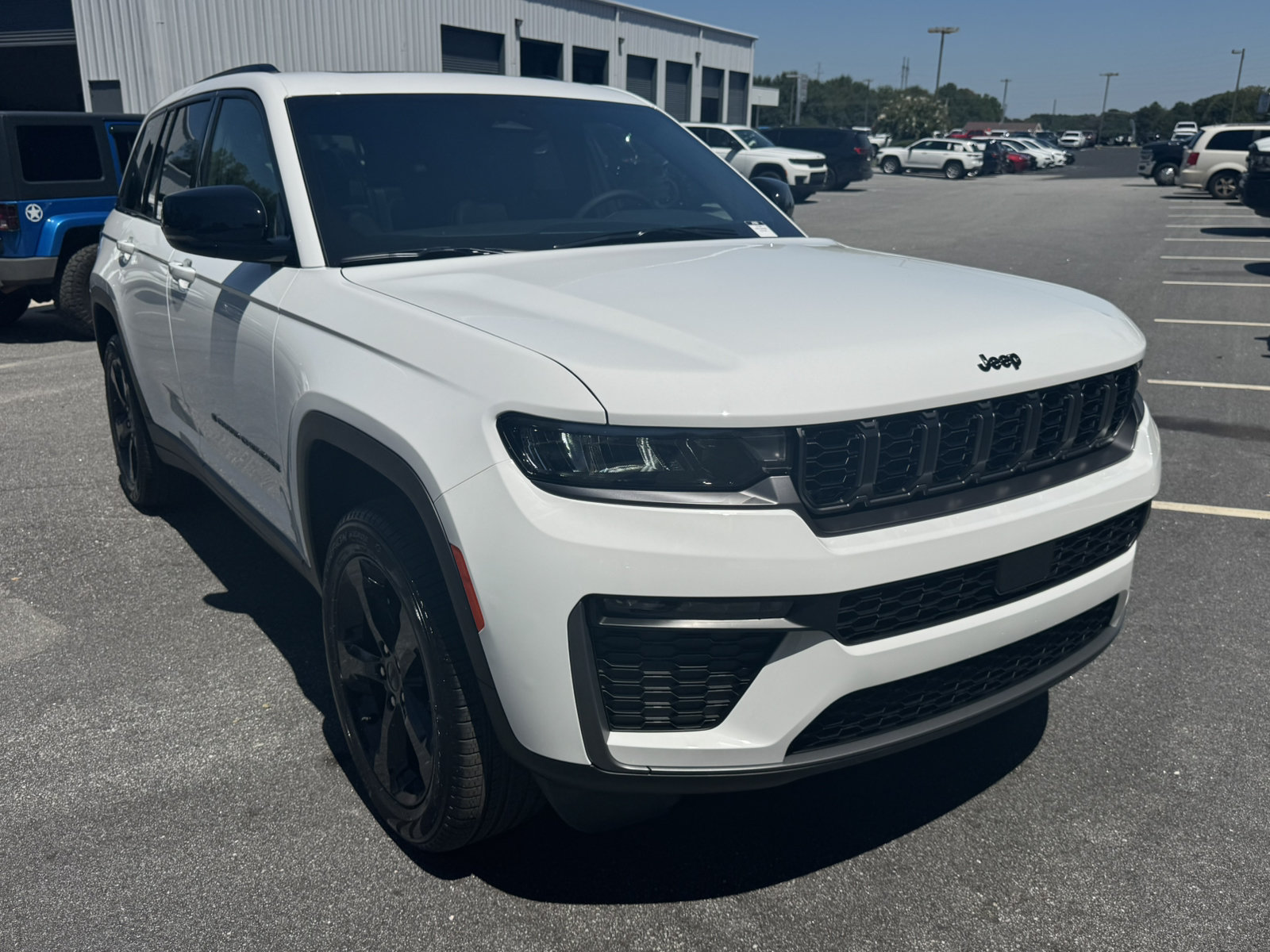 New 2026 Jeep Grand Cherokee Limited w/ Limited Altitude Package AWD/4WD image 3