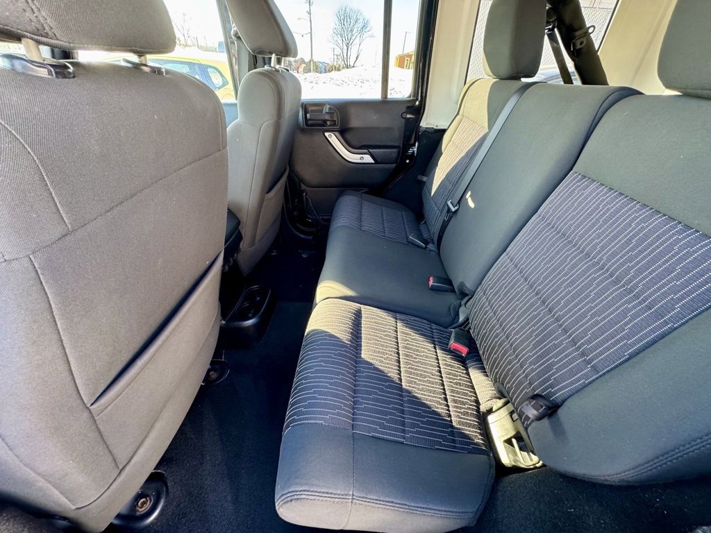Used 2011 Jeep Wrangler Unlimited Sahara image 14