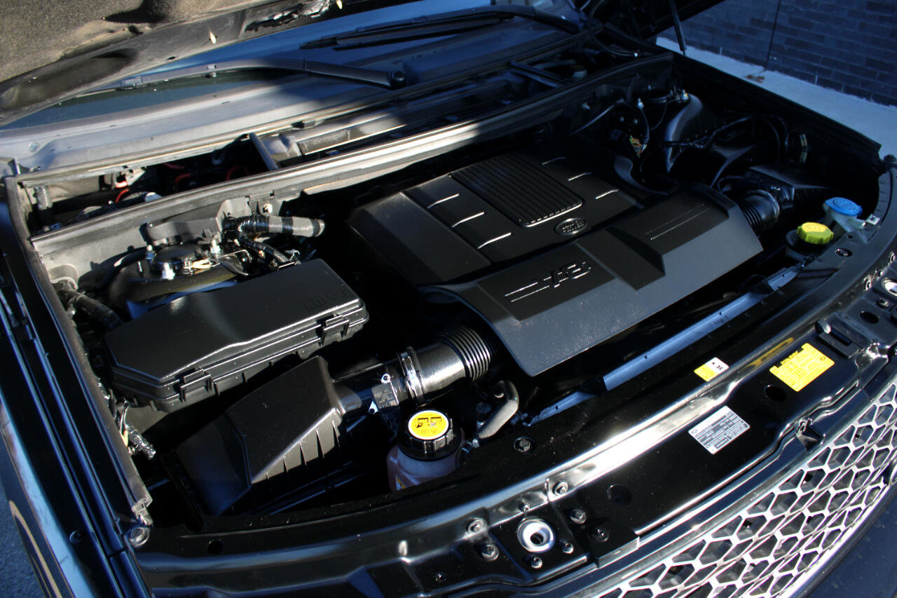 Used 2012 Land Rover Range Rover HSE image 29