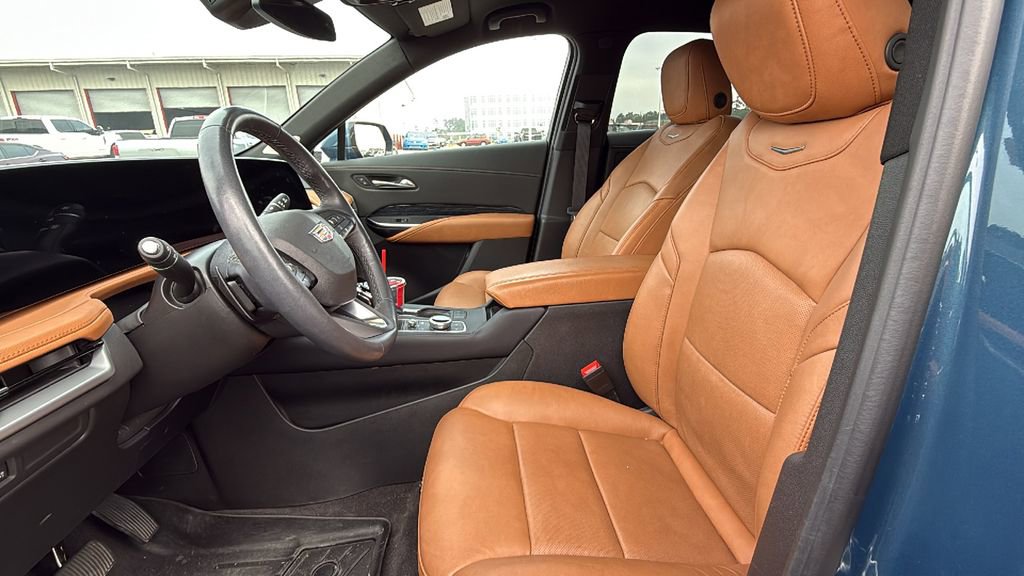 Used 2024 Cadillac XT4 Premium Luxury FWD image 4
